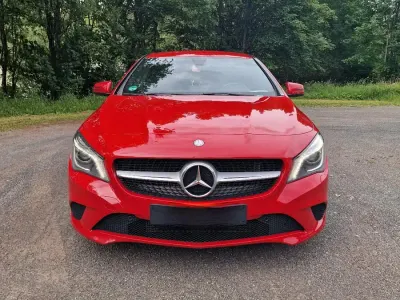 Gebraucht Mercedes CLA180 Shooting Brake AMG line 136 PS (100 kW) 2016 Rot Kombi