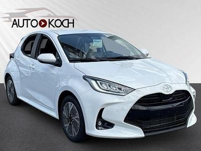 Neu Toyota Yaris Hybrid Business Edition 131 PS (96 kW) 2025 Weiß Limousine