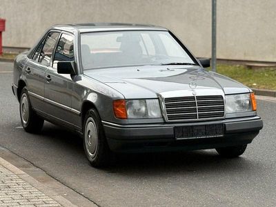 Gebraucht Mercedes E230 132 PS (97 kW) 1989 Grau Limousine