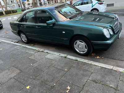 Second-hand Mercedes E240 Classic 170 CP (125 kW) 1998 Verde Berlinǎ