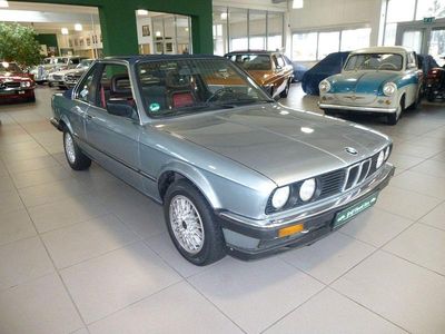 Gebraucht BMW 325 122 PS (89 kW) 1985 Blau Cabrio