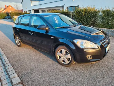 Gebraucht Kia Ceed 126 PS (92 kW) 2009 Schwarz Kleinwagen