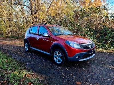Rot Gebraucht 2010 Dacia Sandero Stepway Limousine | 3.250 € (Etwas zu teuer)