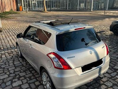 Gebraucht Suzuki Swift 75 PS (55 kW) 2013 Silber Kleinwagen