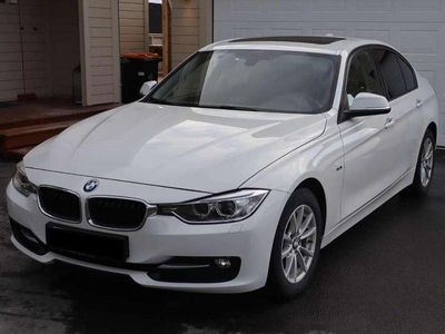 Weiß Gebraucht 2013 BMW 316 Sport Line Limousine | 12.490 € (Etwas zu teuer)