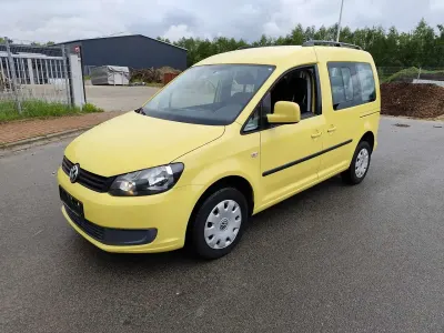 Usado VW Caddy Trendline 102 HP (75 kW) 2012 Amarelo Monovolume