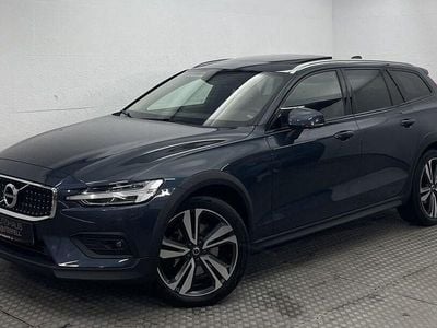 Gebraucht Volvo V60 197 PS (144 kW) 2022 Denim blue (metallic) Kombi