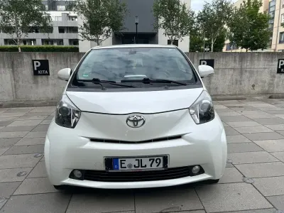 Gebraucht Toyota iQ 98 PS (72 kW) 2012 Weiß Kleinwagen