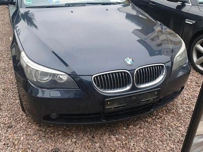 Blau Gebraucht 2006 BMW 550 Kombi | 5.600 €