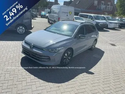 Gebraucht VW Golf VIII Goal 150 PS (110 kW) 2025 Mondsteingrau Kombi
