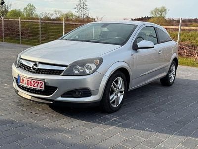 Usata Opel Astra GTC Edition 116 CV (85 kW) 2007 Argento