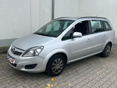 Gebraucht Opel Zafira Family 140 PS (102 kW) 2012 Argon silber/ice silver (m2) Van / Kleinbus