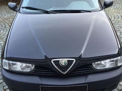 Begagnad Alfa Romeo 145 103 HK (75 kW) 1996 Svart Halvkombi