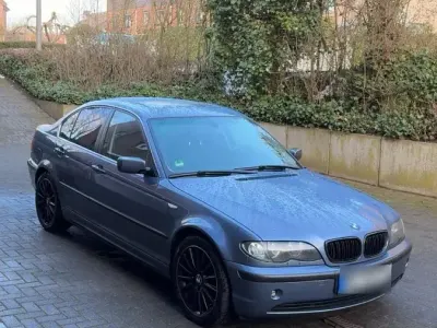 Gebraucht BMW 320 170 PS (125 kW) 2002 Blau Limousine
