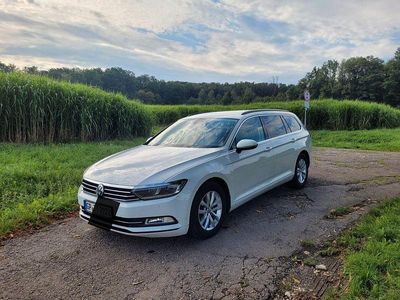 Gebraucht VW Passat 150 PS (110 kW) 2019 Weiß Kombi