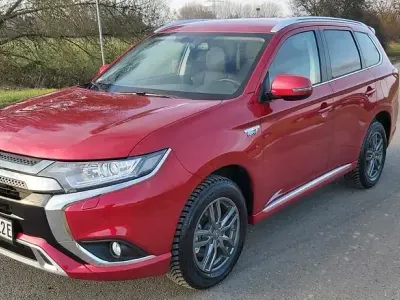 Usata Mitsubishi Outlander P-HEV Basis 224 CV (164 kW) 2020 Rosso SUV
