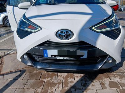 Gebraucht Toyota Aygo 72 PS (52 kW) 2019 Weiß Kleinwagen