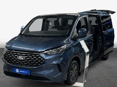 Second-hand Ford Tourneo Titanium 130 CP (95 kW) 2025 Albastru Break