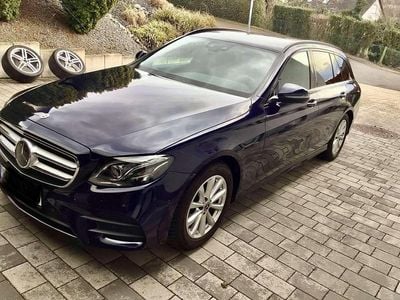 Gebraucht Mercedes E220 AMG 194 PS (142 kW) 2017 Blau Kombi
