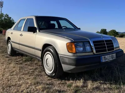 Gebraucht Mercedes E260 160 PS (117 kW) 1988 Silber Limousine