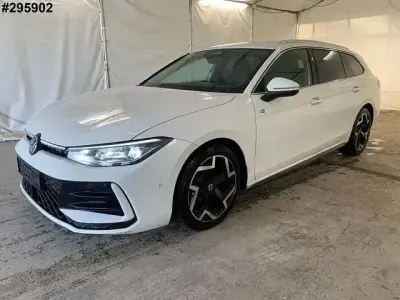 Gebraucht VW Passat R-line 150 PS (110 kW) 2025 Schwarz Kombi