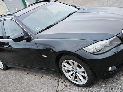 Gebraucht BMW 318 Lifestyle 143 PS (105 kW) 2011 Schwarz Kombi