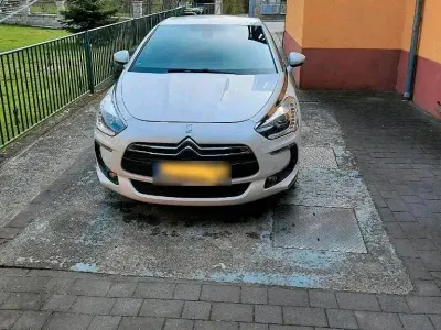 Gebraucht Citroën DS5 So Chic 165 PS (121 kW) 2015 Weiß Kleinwagen