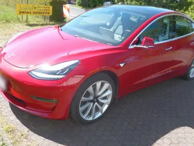 Used Tesla Model 3 RWD 239 kW (325 HP) 2019 Red Sedan