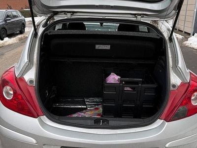Silber Gebraucht 2009 Opel Corsa Limousine | 2.300 € (Guter Preis)