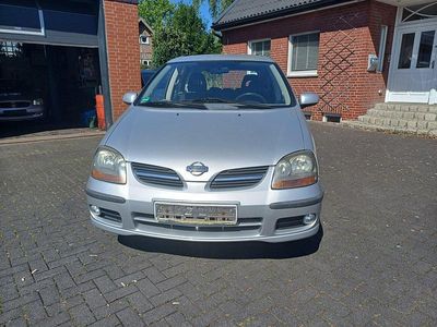 Nissan Almera Tino