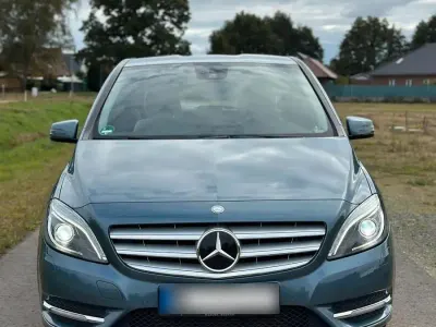 Gebraucht Mercedes B200 136 PS (100 kW) 2012 Blau Kleinwagen