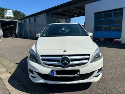 Używany Mercedes B Electric Drive 64 kW (88 KM) 2017 Beżowy Minivan