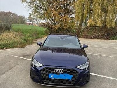 Blau Gebraucht 2023 Audi A3 Sportback Kleinwagen | 28.000 € (Teuer)