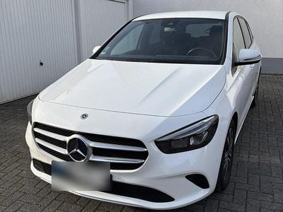 Gebraucht Mercedes B180 Style 116 PS (85 kW) 2021 Weiß Van / Kleinbus