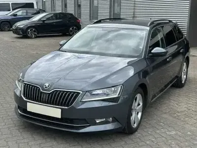 Używany Skoda Superb Ambition 190 KM (139 kW) 2016 Szary Kombi