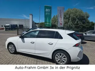 Gebraucht Opel Astra Business Edition 131 PS (96 kW) 2023 Weiß Kleinwagen