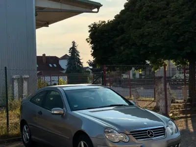 Gebraucht Mercedes C180 143 PS (105 kW) 2007 Beige Coupé