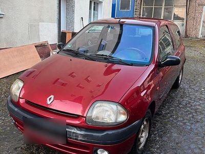 Gebraucht Renault Clio II 75 PS (55 kW) 1999 Rot Kleinwagen