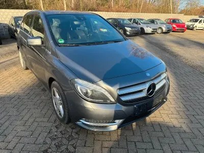 Gebraucht Mercedes B200 Style 136 PS (100 kW) 2014 Grau Kleinwagen