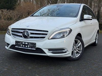 Gebraucht Mercedes B180 109 PS (80 kW) 2012 Weiß Van / Kleinbus