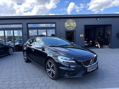 Schwarz Gebraucht 2016 Volvo V40 R-Design Momentum Kombi | 14.999 € (Fairer Preis)