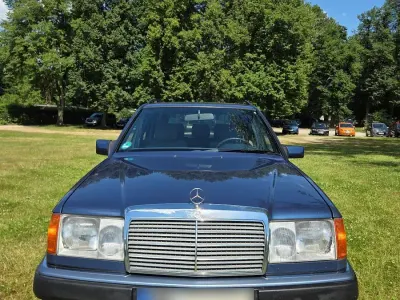 Gebraucht Mercedes E230 132 PS (97 kW) 1991 Blau Kombi