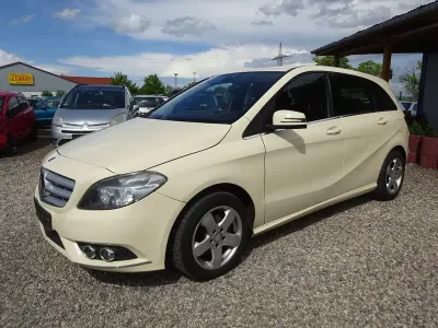 Gebraucht Mercedes B180 109 PS (80 kW) 2014 Gelb Van / Kleinbus