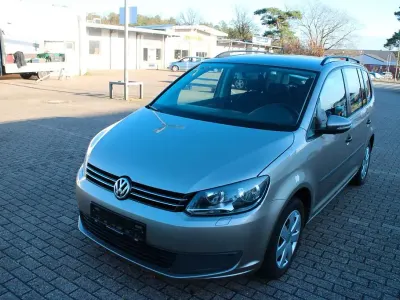 Gebraucht VW Touran Trendline 105 PS (77 kW) 2013 Beige Van / Kleinbus