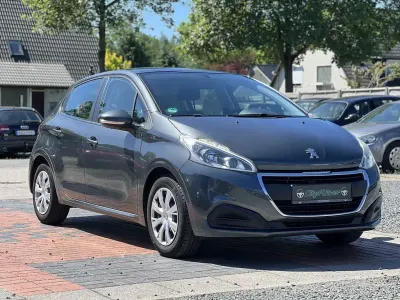 Gebraucht Peugeot 208 Active 82 PS (60 kW) 2015 Grau Kleinwagen
