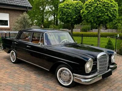 Gebraucht Mercedes 220 120 PS (88 kW) 1965 Schwarz Limousine