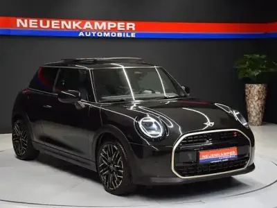 Occasion Mini Cooper S Favoured 204 PK (150 kW) 2025 Zwart Hatchback
