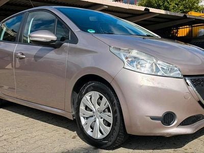 Usata Peugeot 208 82 CV (60 kW) 2012 Andere farben Utilitaria