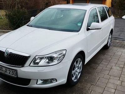 Gebraucht Skoda Octavia Elegance 140 PS (102 kW) 2012 Weiß Kombi
