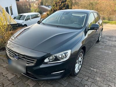Gebraucht Volvo V60 Momentum 181 PS (133 kW) 2014 Grau Kombi